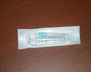 Medical syringe for injection